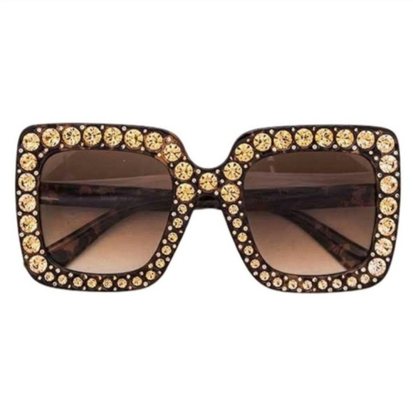 Oversized stud Sunglasses - Picture 1 of 2